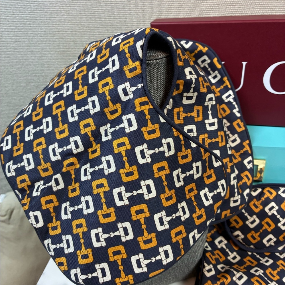 Gucci Horsebit Cotton Eye Mask & Travel Neck Pillow Set w/ Pouch & Box NWT - Picture 2 of 9